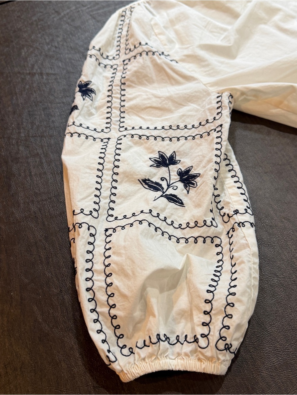 LOFT White Poplin Blouse with Navy Embroidered Sleeves Sz XS - Picture 7 of 8
